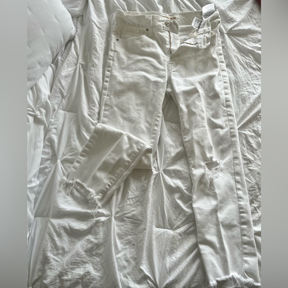 Levi high rise straight crop in white, very lightly worn, size 27